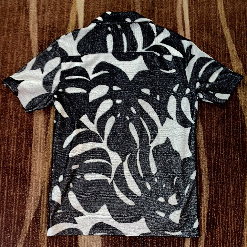 Men's Textured Button Front Collared Short Sleeve Shirt Size S